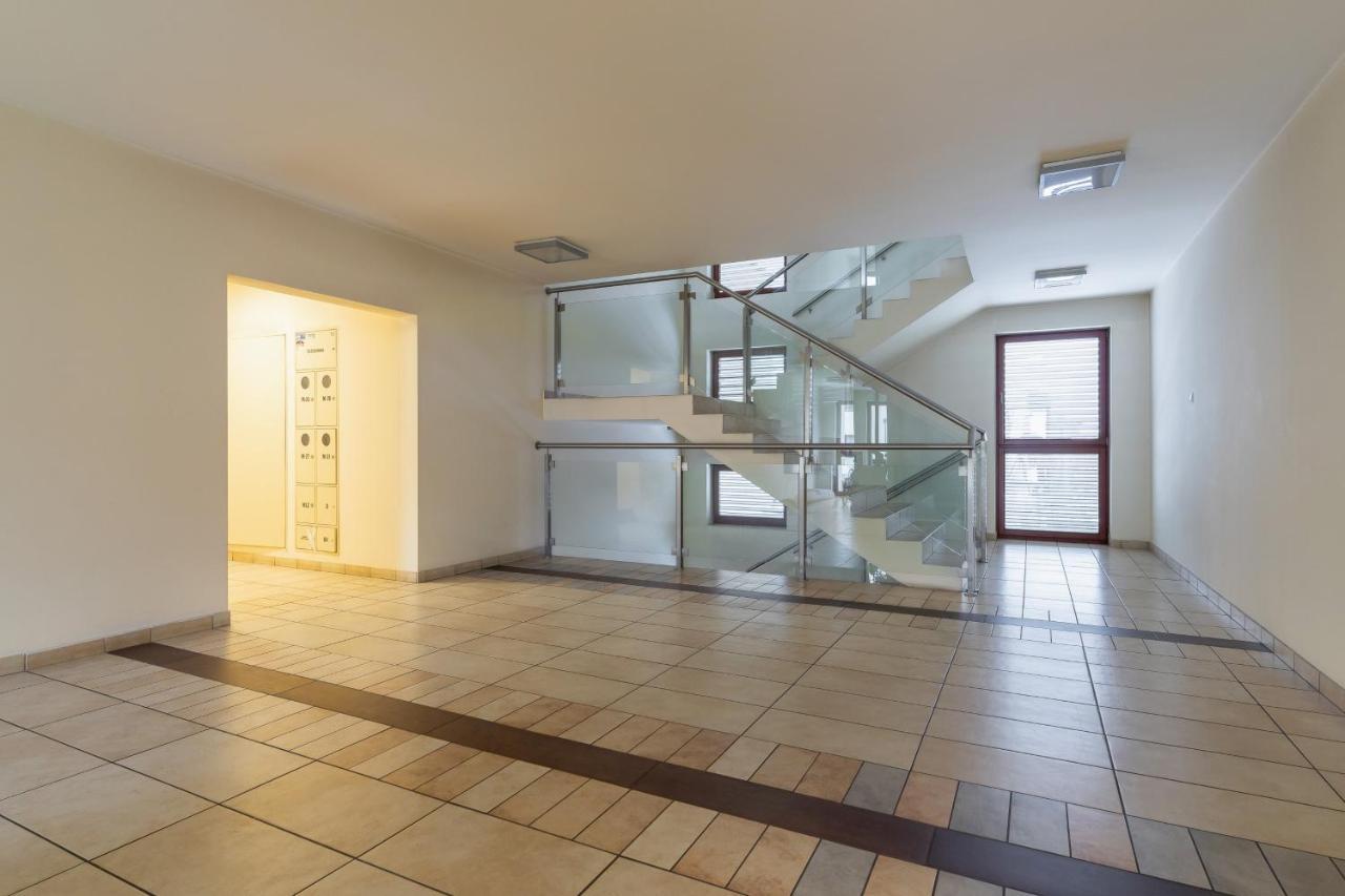 Cracow Pilotow Cosy With Free Parking By Renters Apartment